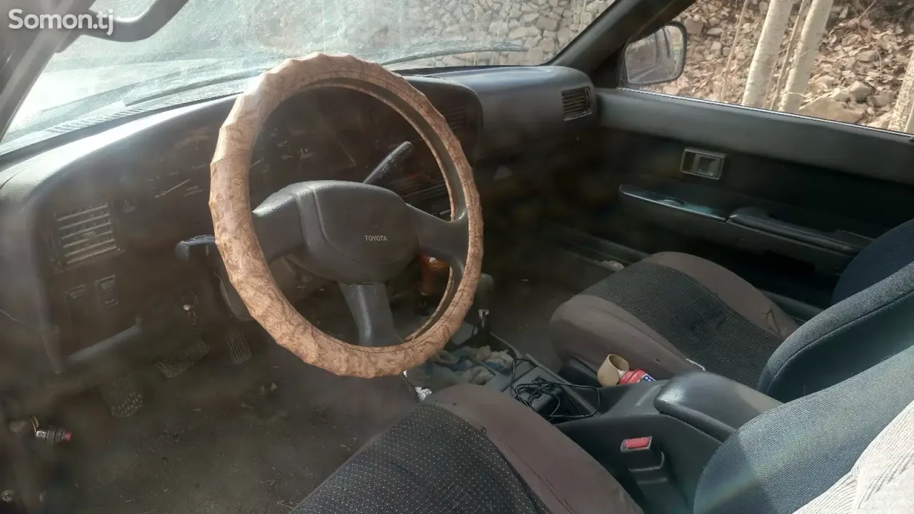 Toyota Hilux Surf 1996 · 2.0 MT