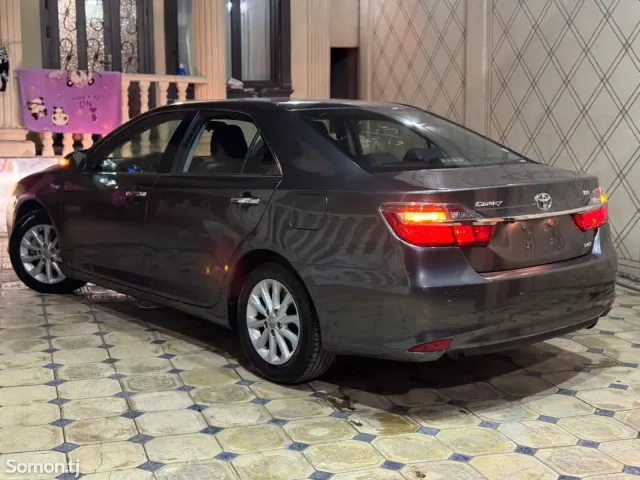 Toyota Camry 2015 · 2.0 AT