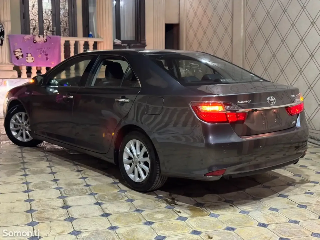 Toyota Camry 2015 · 2.0 AT