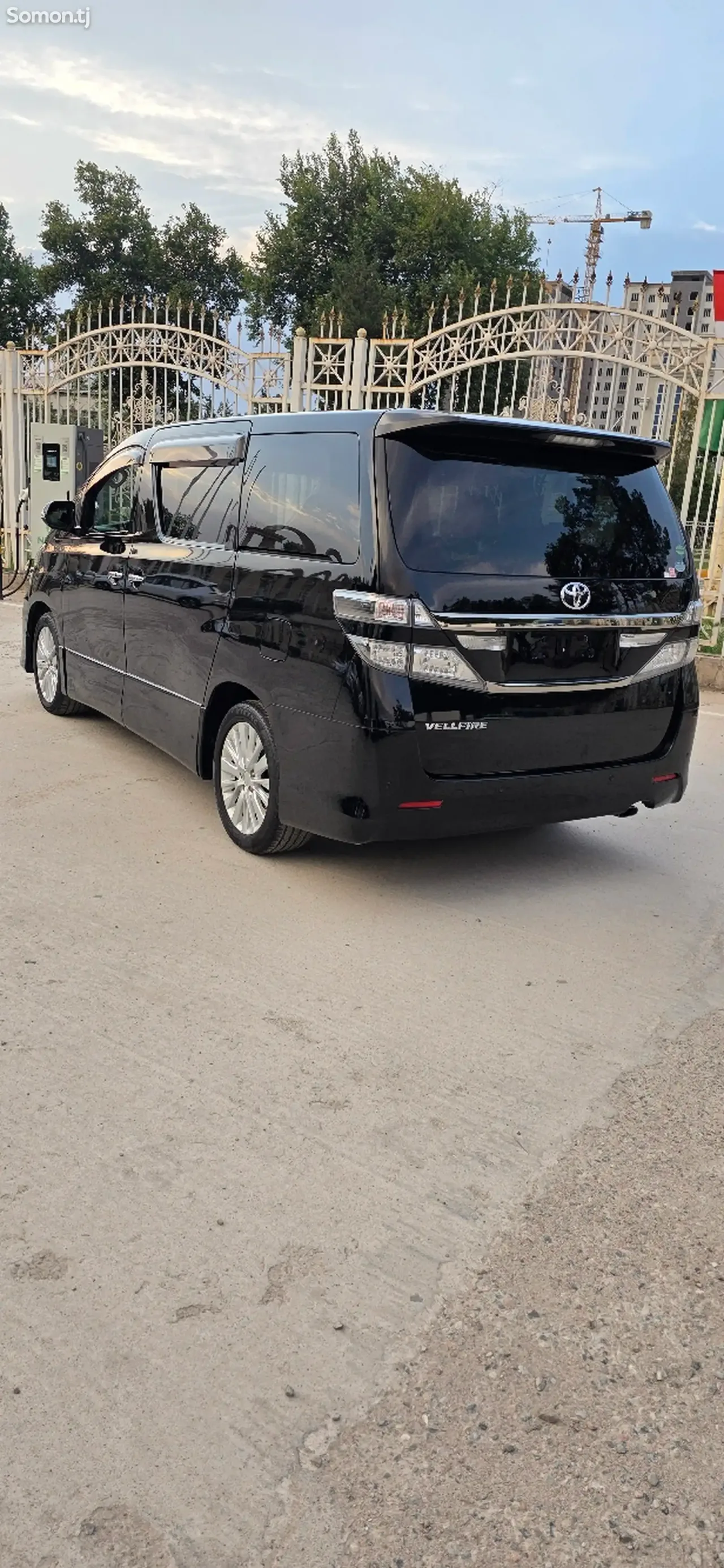 Toyota Vellfire 2014 · 2.4 AT