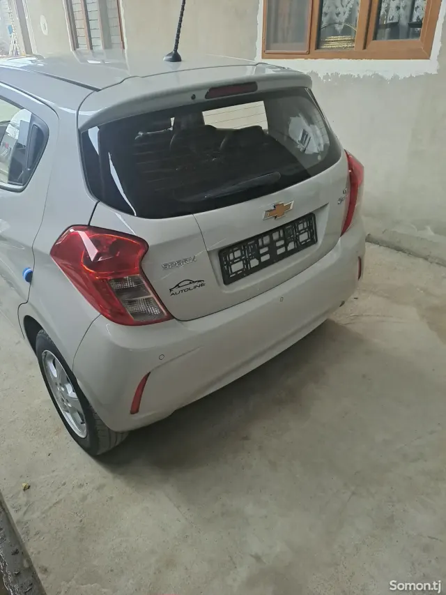 Chevrolet Spark 2017 · 1.1 AT