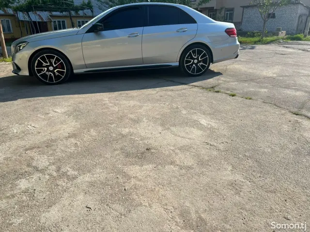 Mercedes-Benz E class 2015 · 3.5 AT