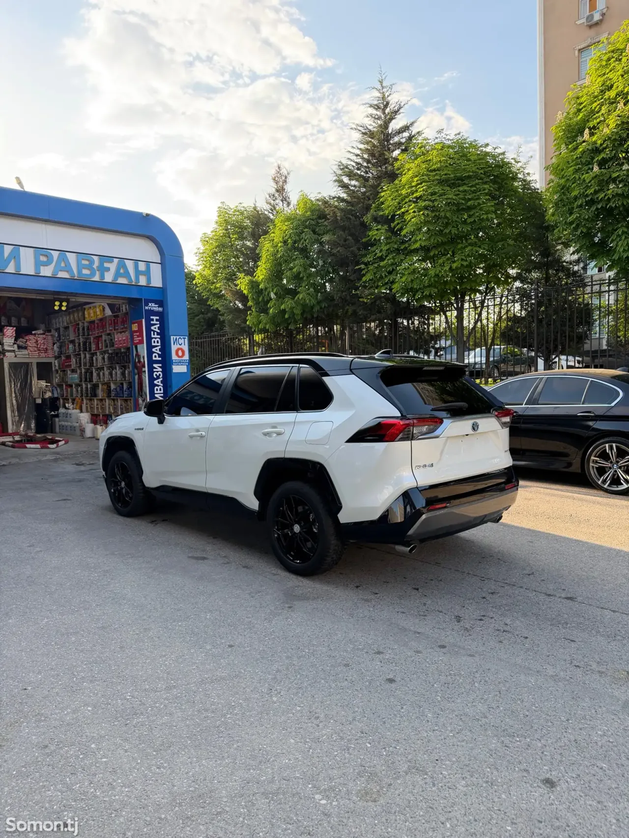 Toyota RAV 4 2021 · 2.5 AT