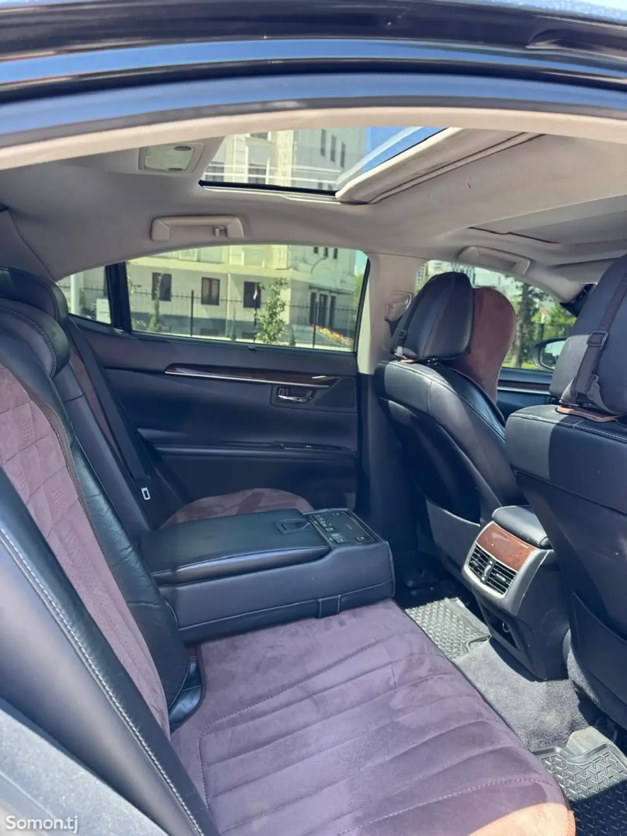 Lexus ES series 2013 · 2.5 AT