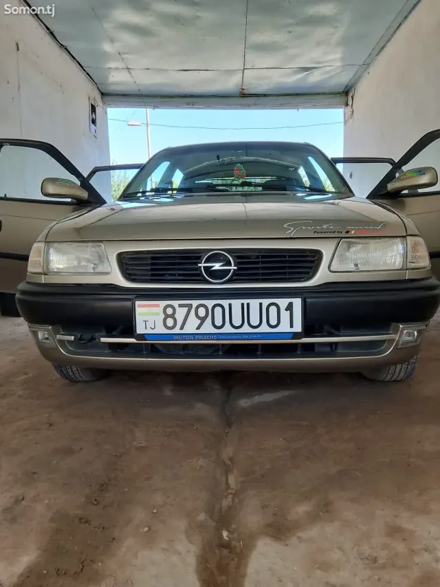 Opel Astra F 1997 · 1.6 MT