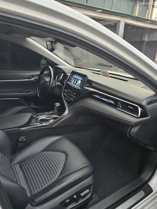Toyota Camry 2019 · 2.5 AT