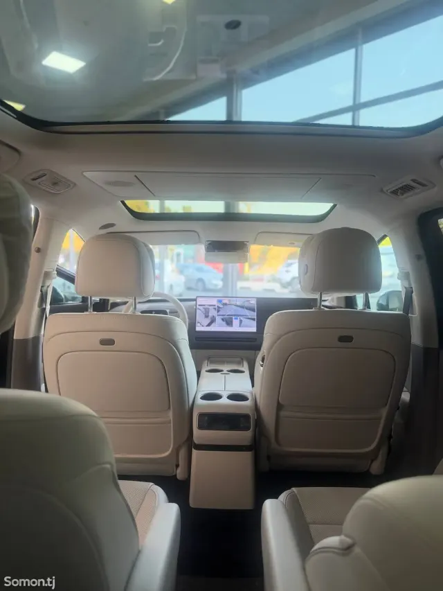 Li Auto (Lixiang) i8 2025 · AT
