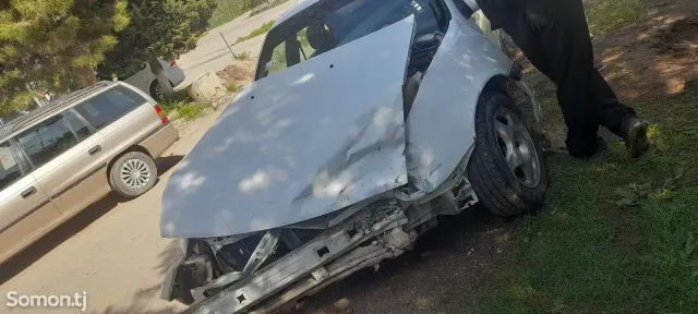 Opel Vectra A 1990 · 1.6 MT