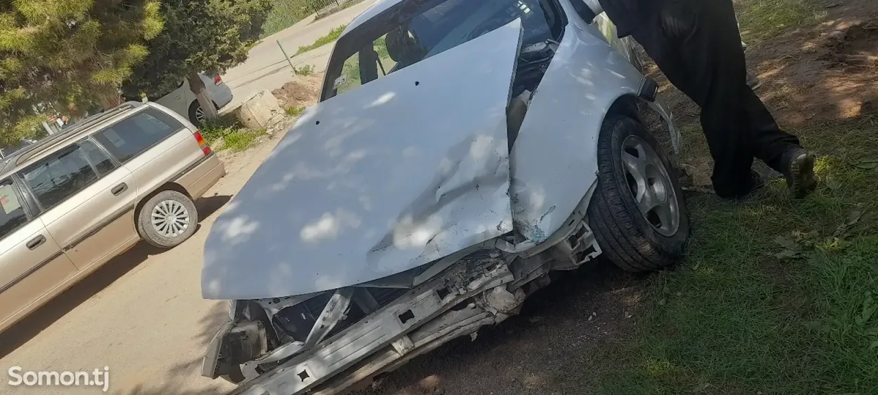 Opel Vectra A 1990 · 1.6 MT