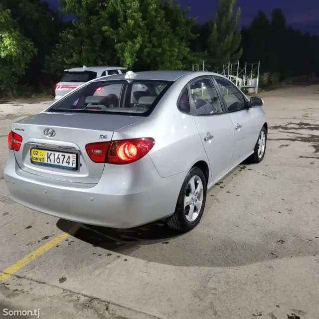 Hyundai Avante 2009 · 1.6 AT