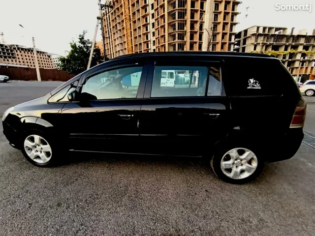 Opel Zafira 2006 · 1.9 MT