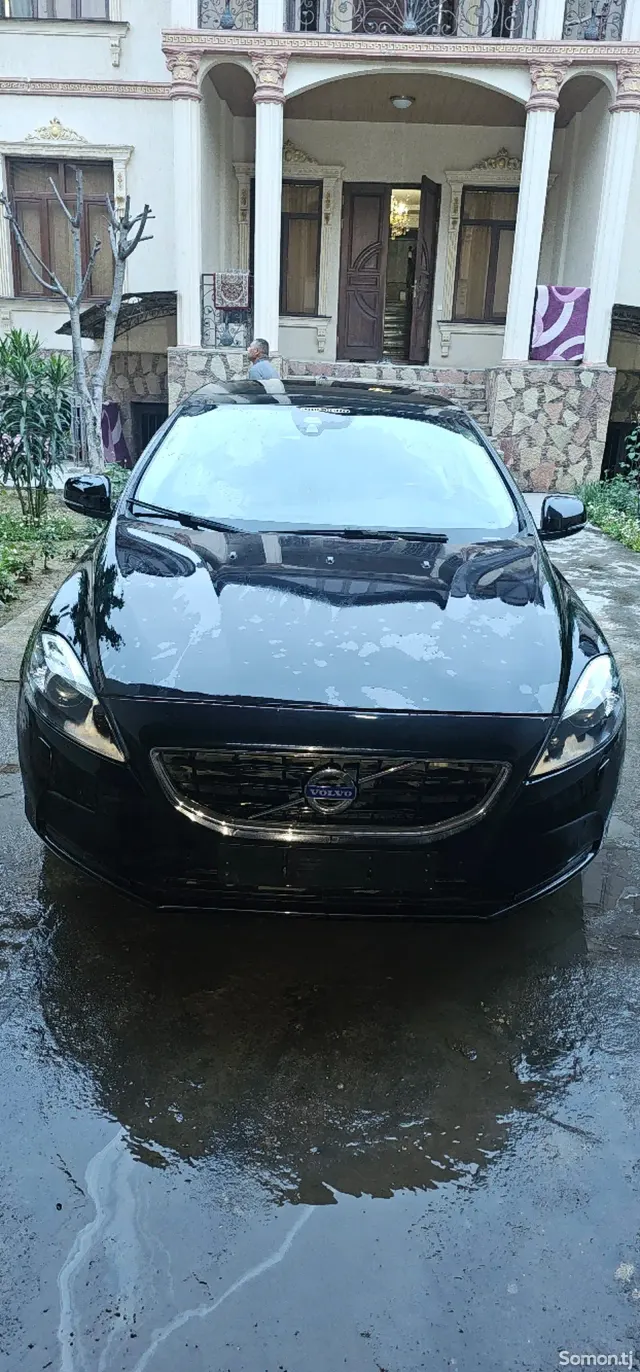 Volvo V40 2015 · 2.0 AT