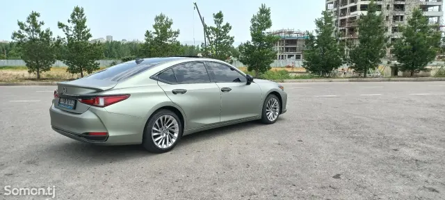 Lexus ES series 2024 · 3.0 AT