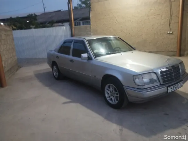 Mercedes-Benz W124 1995 · 2.0 MT