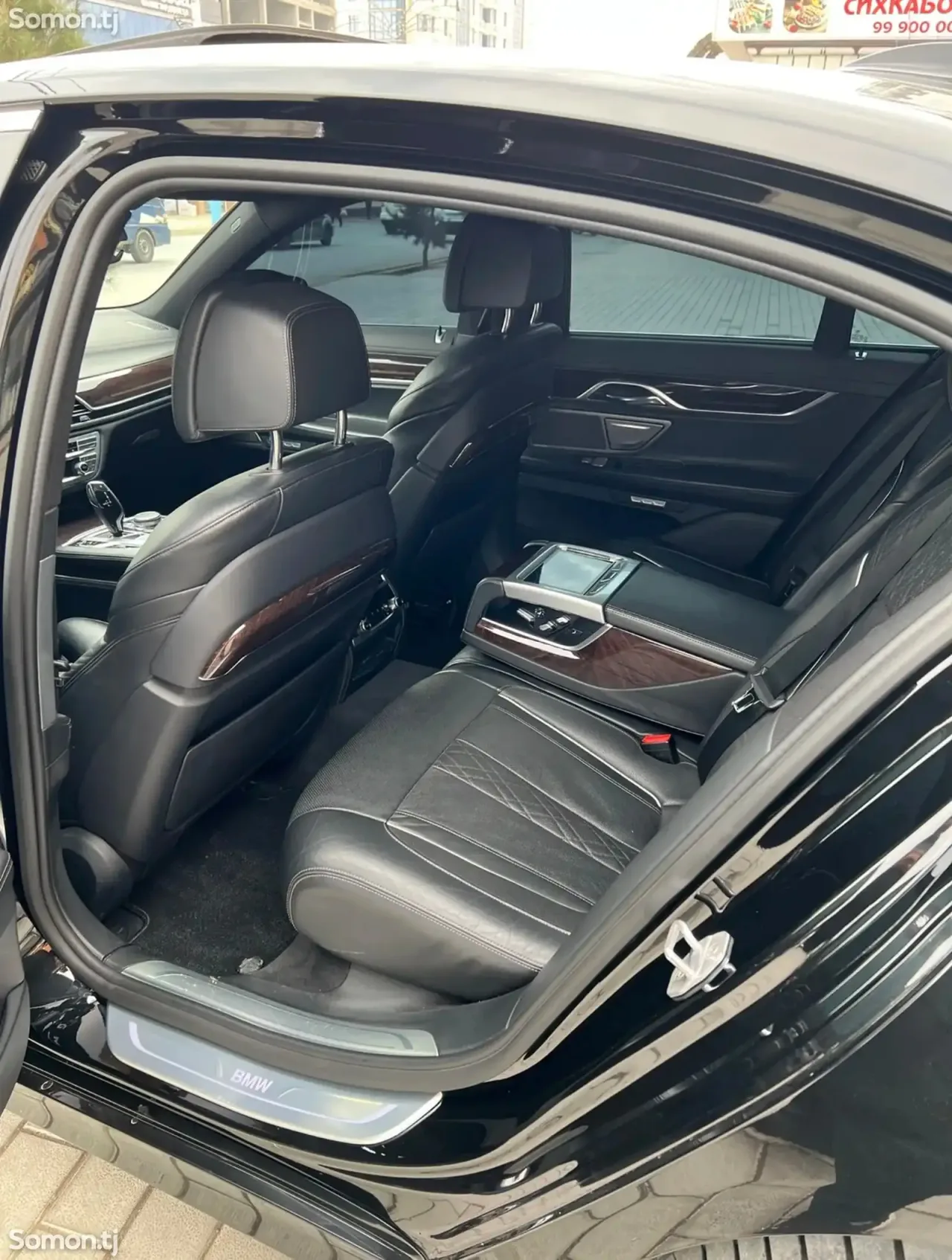 BMW 7 series 2016 · 3.0 AT