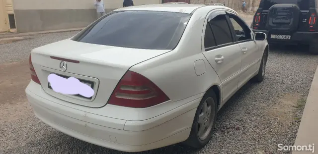 Mercedes-Benz C class 2002 · 2.4 MT