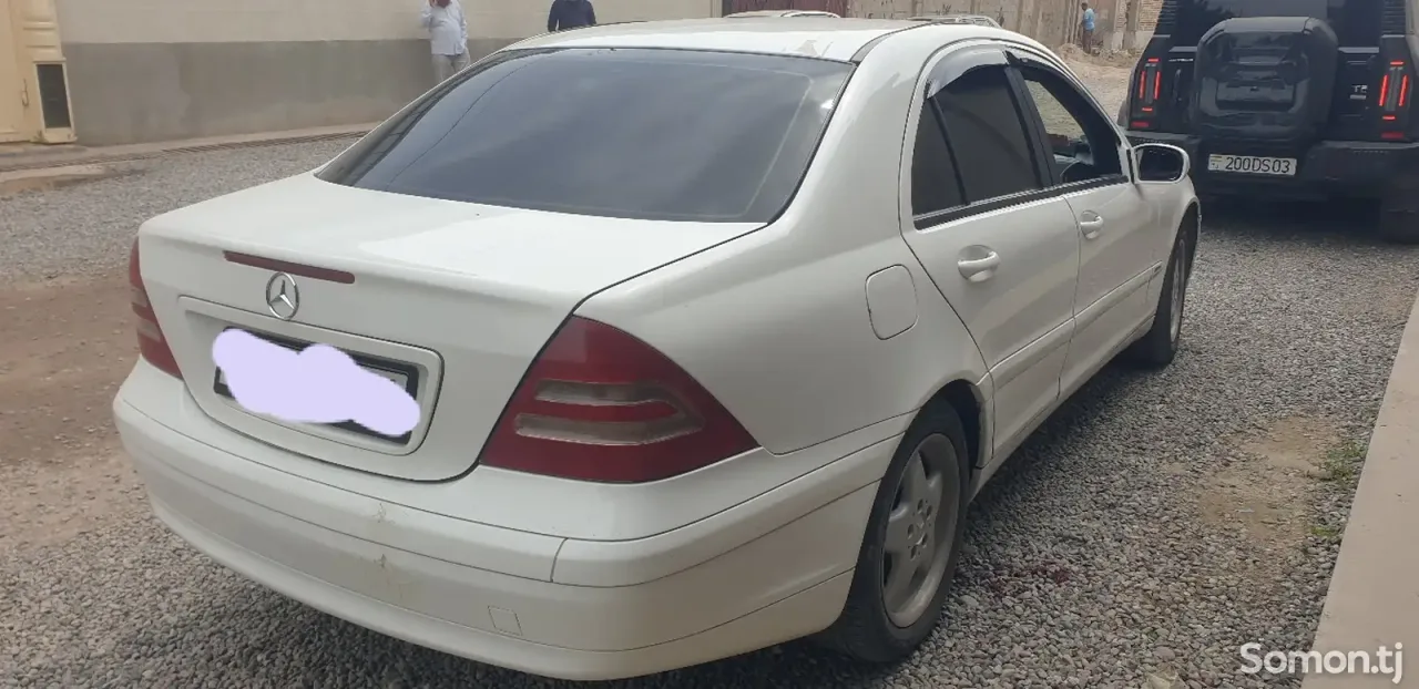 Mercedes-Benz C class 2002 · 2.4 MT