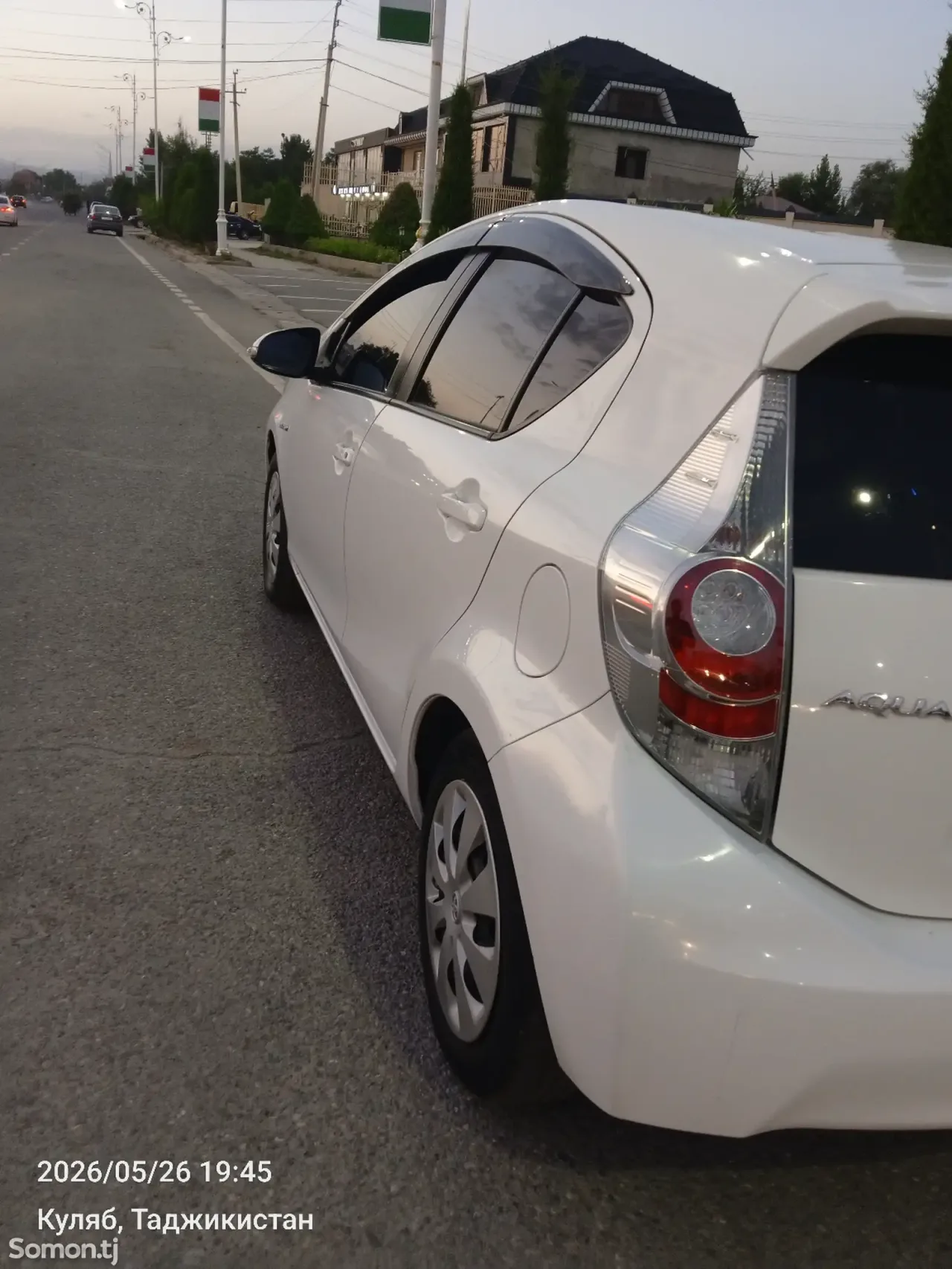 Toyota Aqua 2014 · 1.5 AT