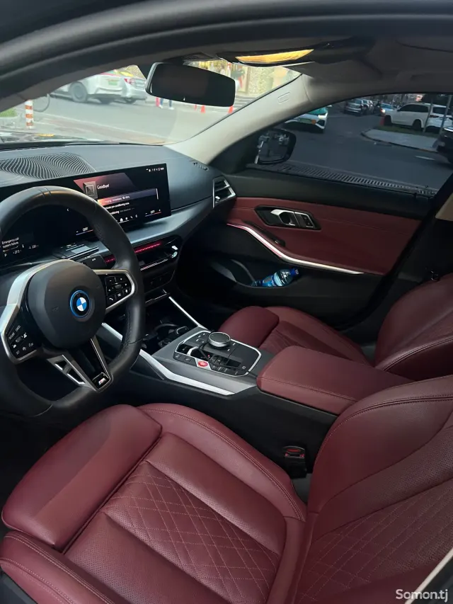 BMW i3 2025 · AT