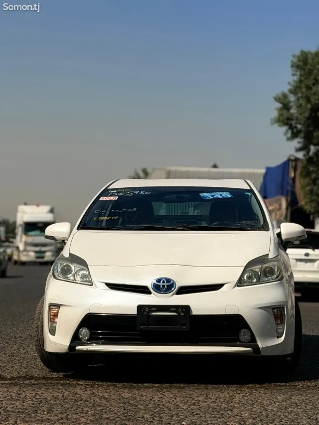 Toyota Prius 2015 · 1.8 AT