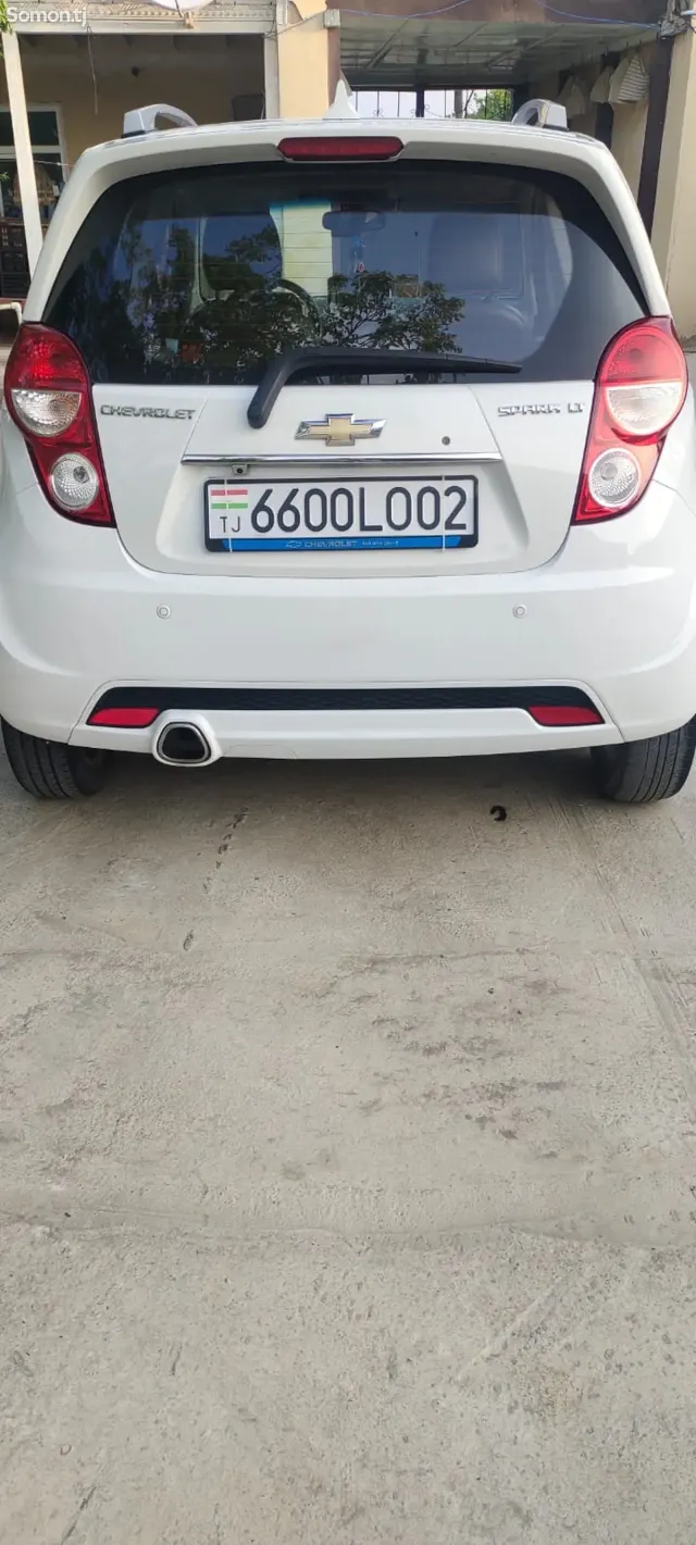 Chevrolet Spark 2015 · 1.1 AT