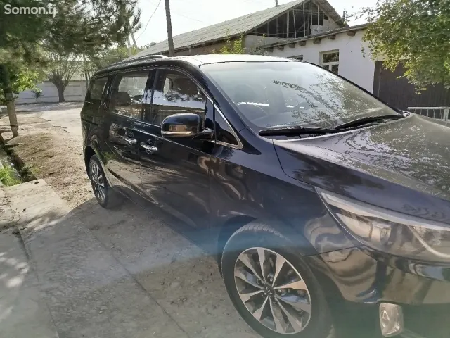 Kia Carnival 2015 · 2.0 AT