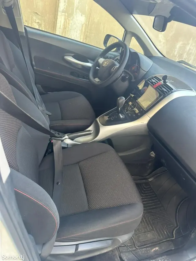 Toyota Auris 2011 · 1.8 AT