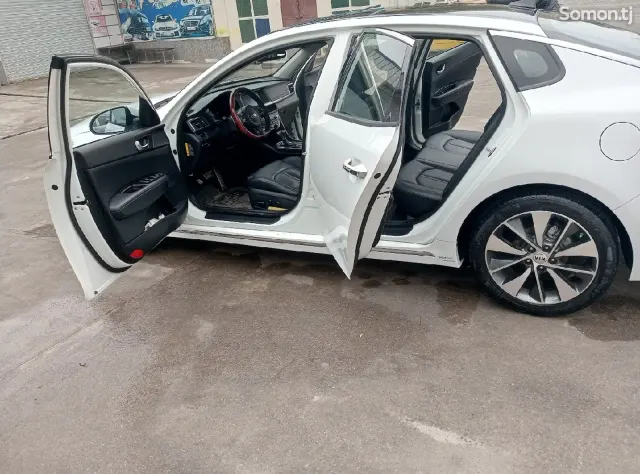 Kia K5 2016 · 2.0 AT
