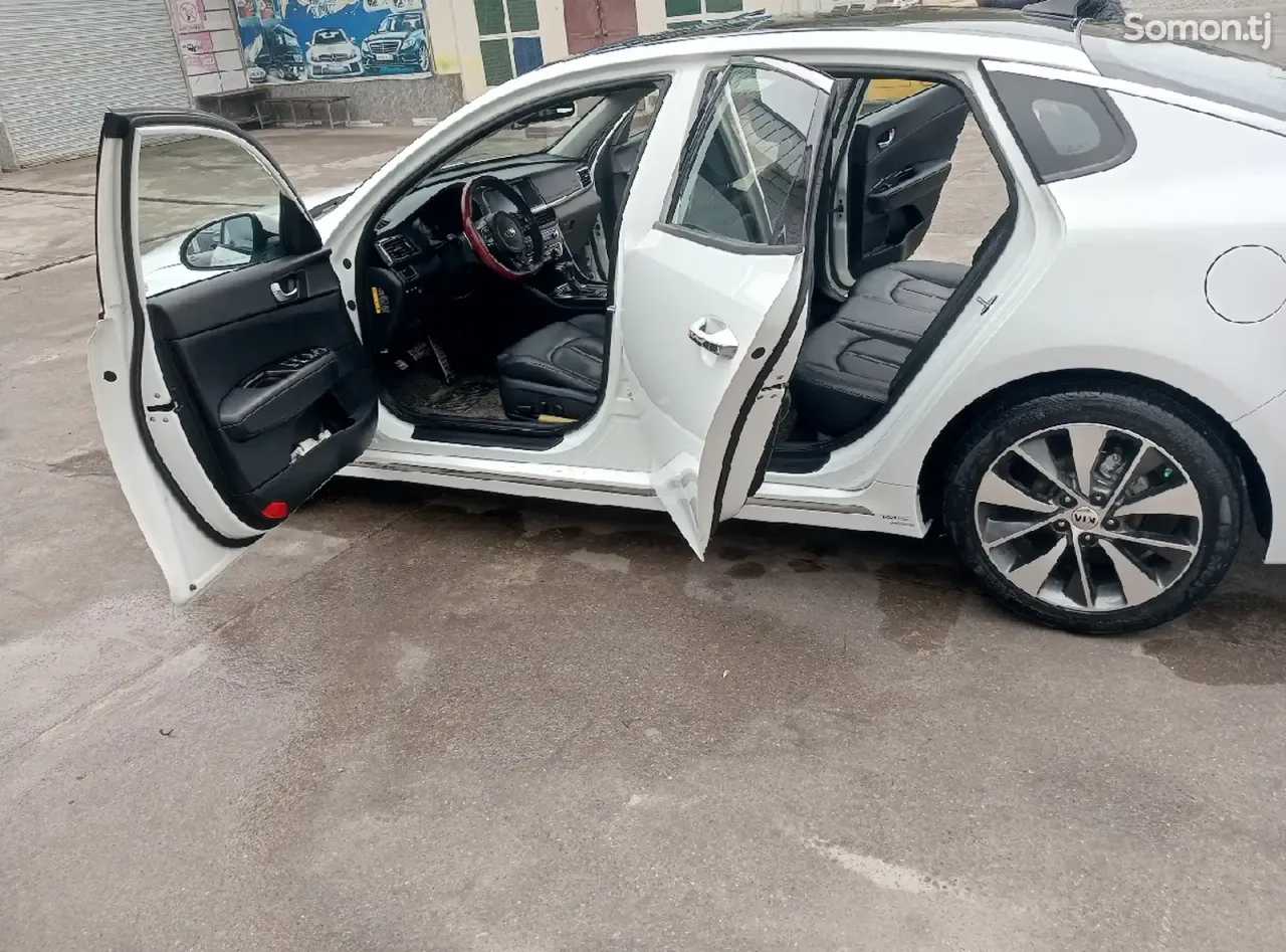 Kia K5 2016 · 2.0 AT