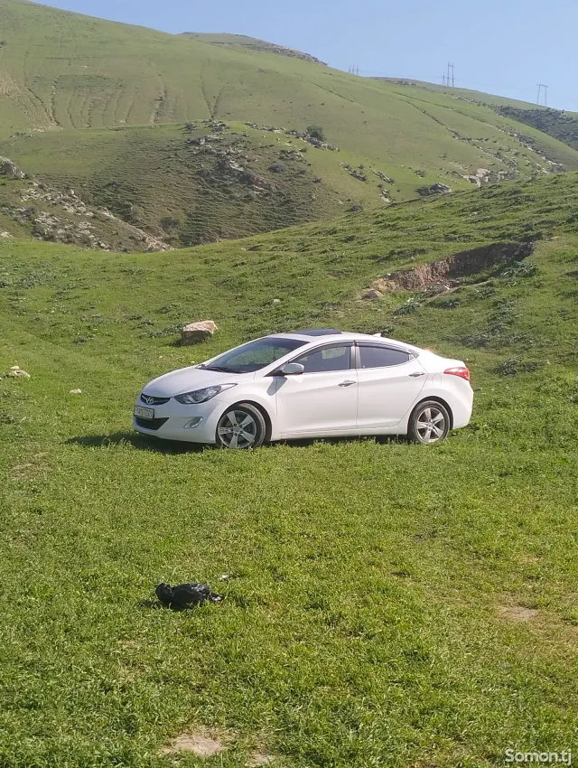 Hyundai Avante 2012 · 1.6 AT