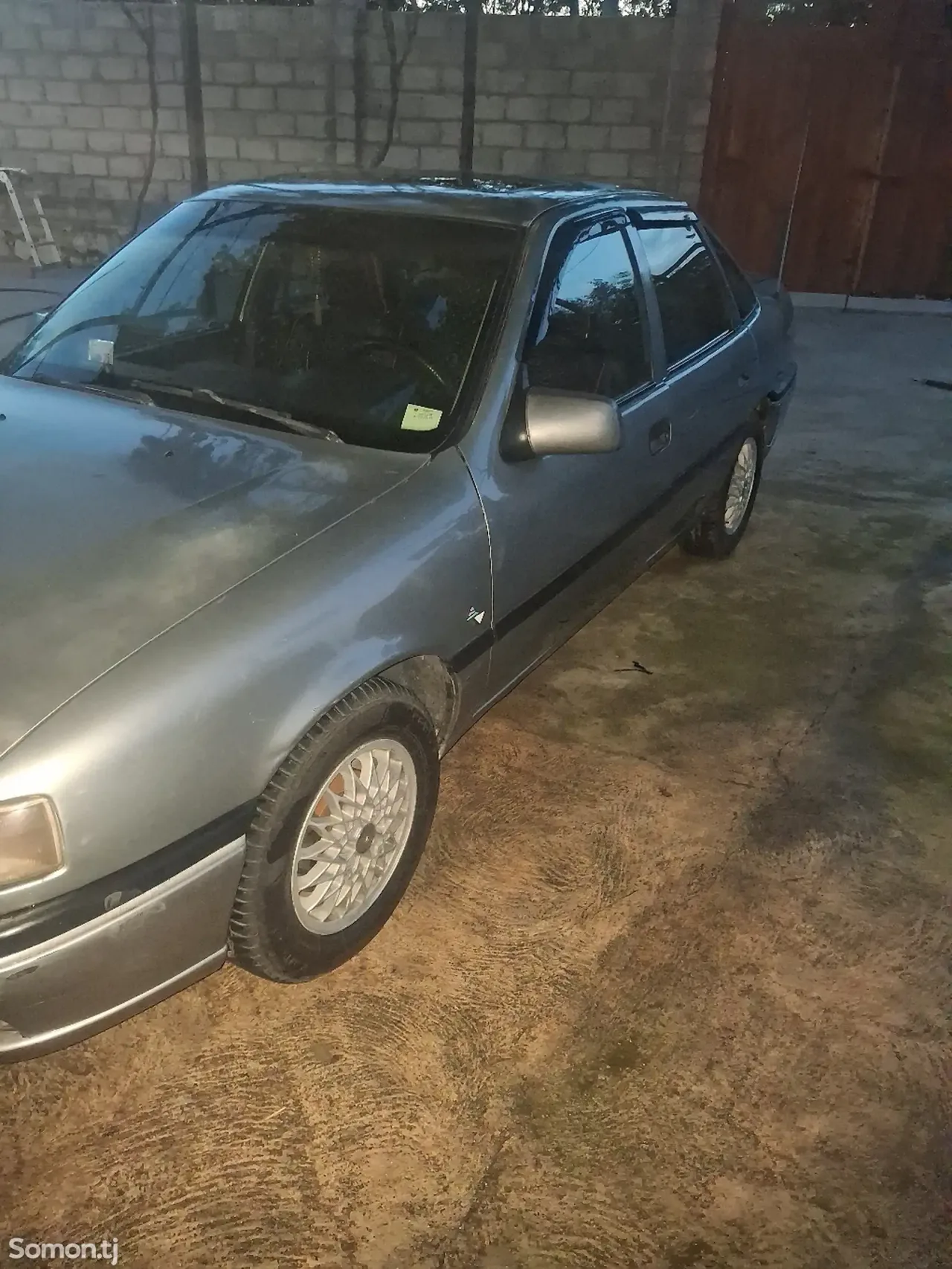 Opel Vectra A 1995 · 1.6 MT