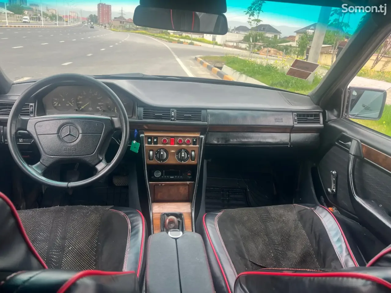 Mercedes-Benz W124 1992 · 2.0 MT