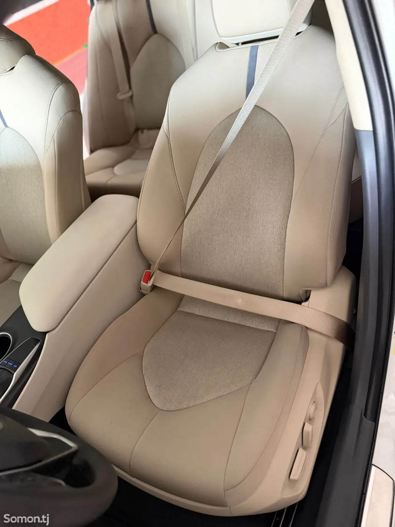 Toyota Camry 2024 · 2.5 AT