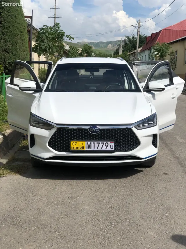 BYD E2 2022 · AT