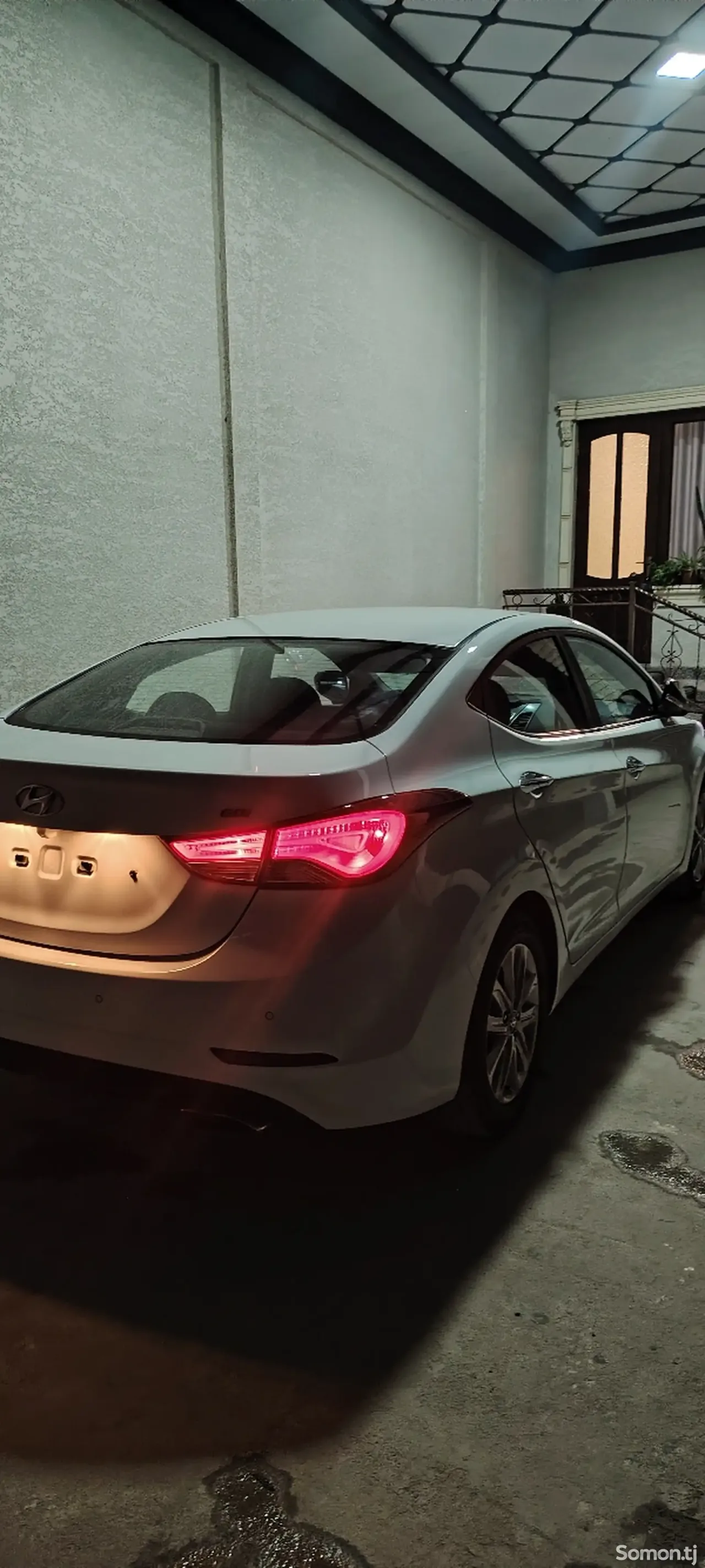 Hyundai Avante 2014 · 1.6 AT