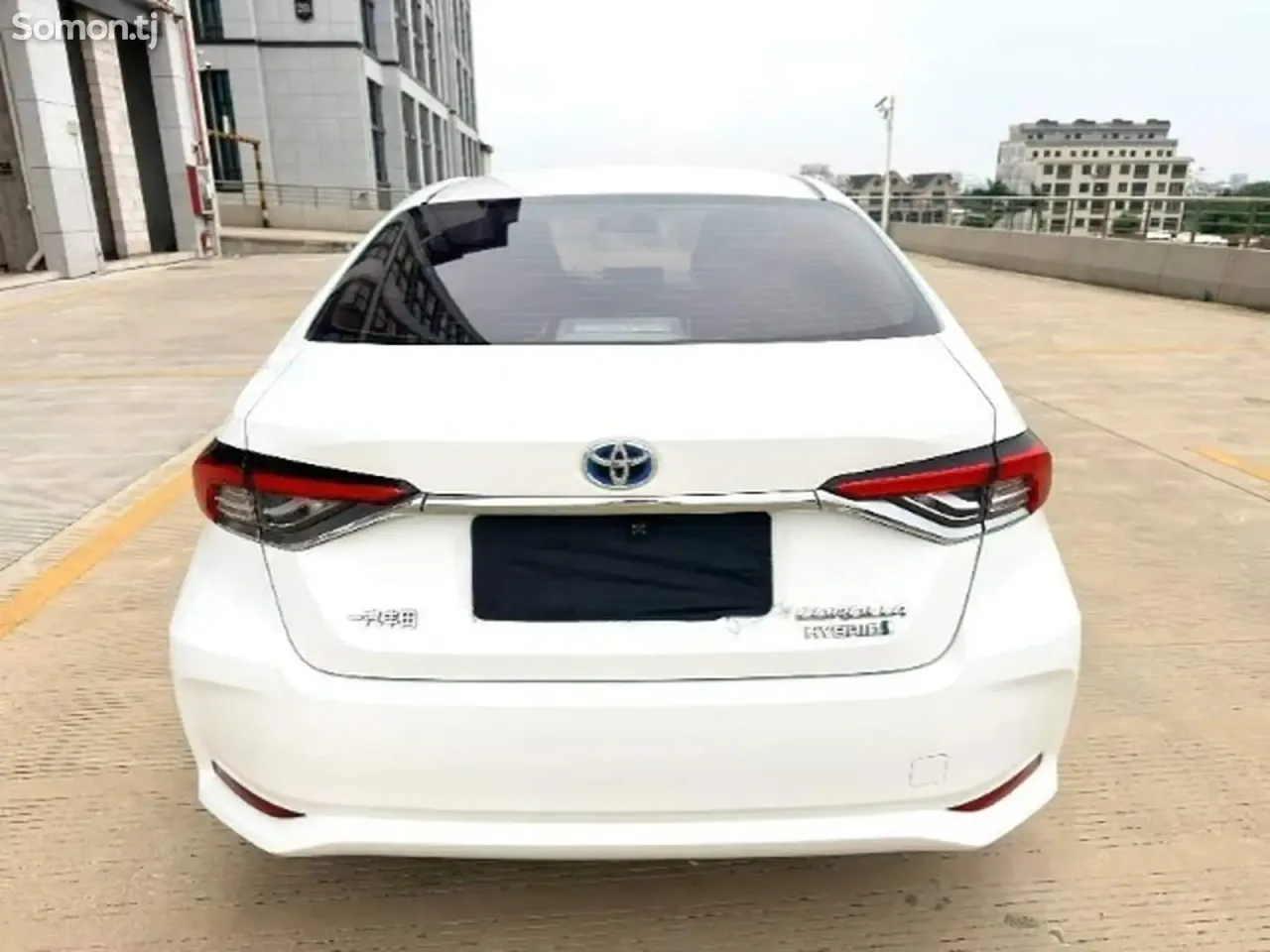 Toyota Camry 2021 · 1.8 AT