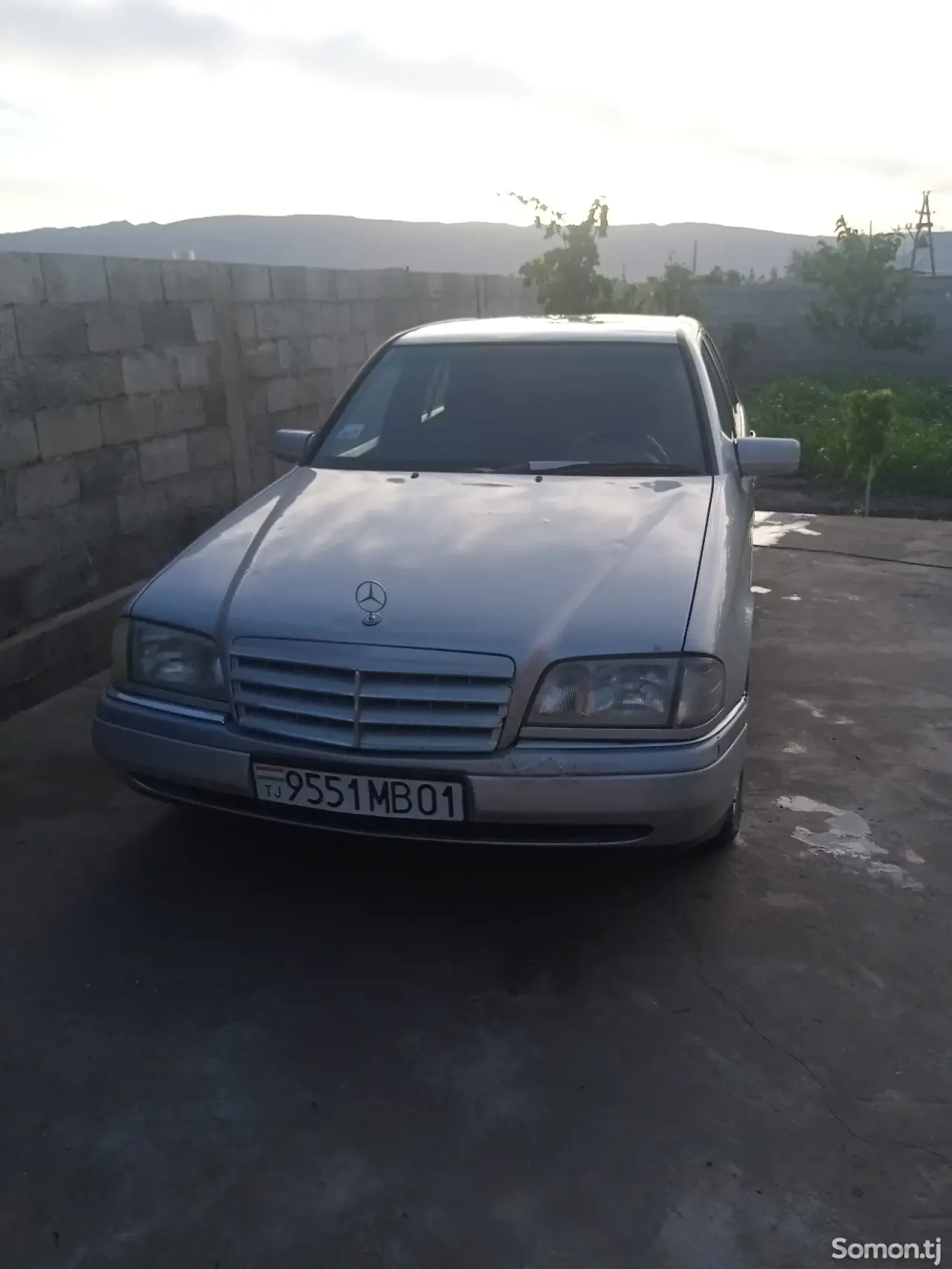 Mercedes-Benz E class 1993 · 1.8 MT