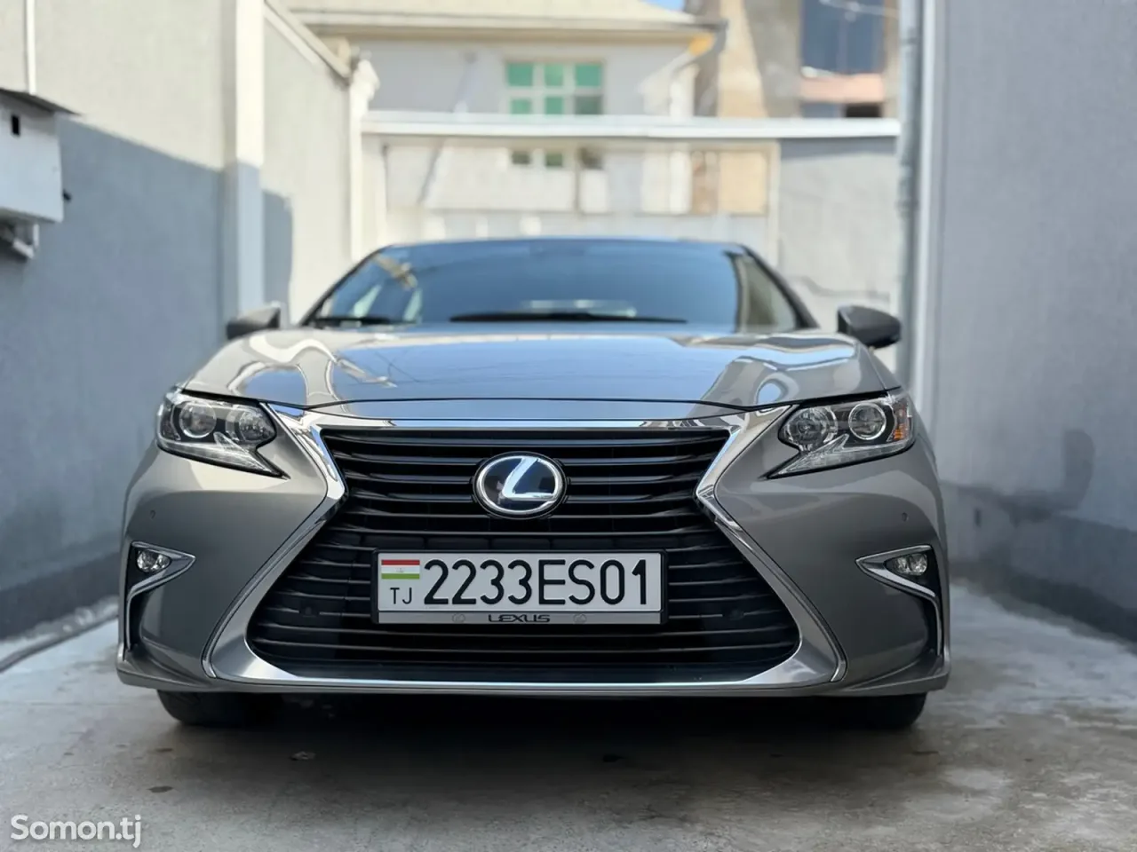 Lexus ES series 2016 · 2.5 AT