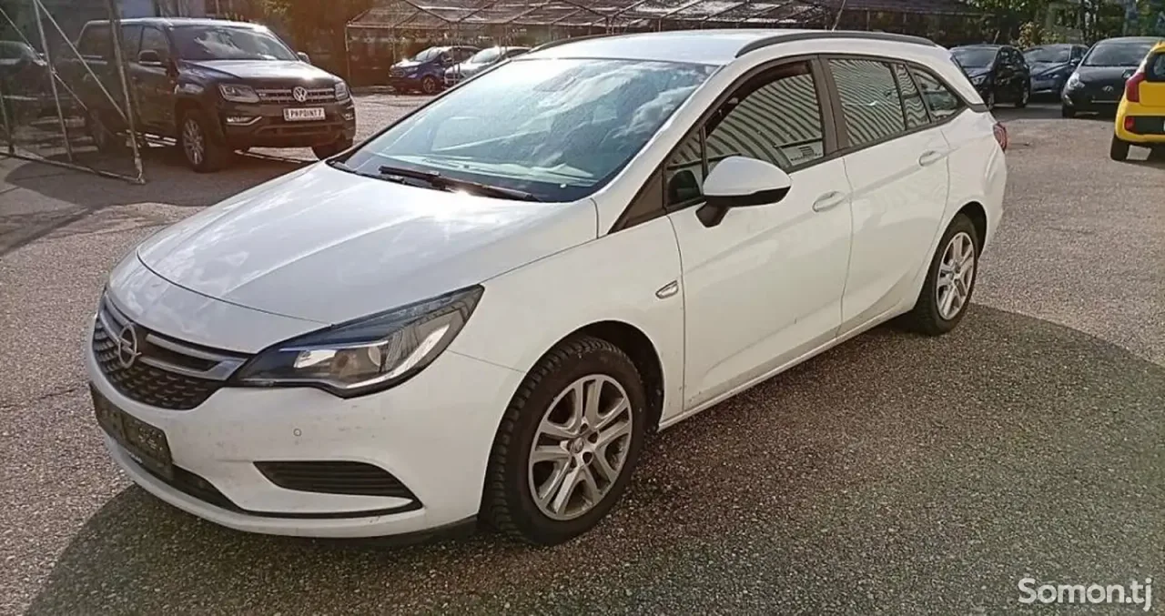 Opel Astra K 2016 · 1.0 MT