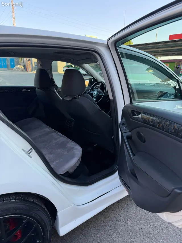 Volkswagen Golf 2012 · 1.4 AT