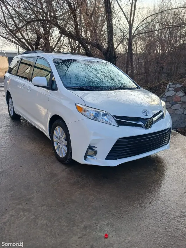 Toyota Sienna 2015 · 3.5 AT