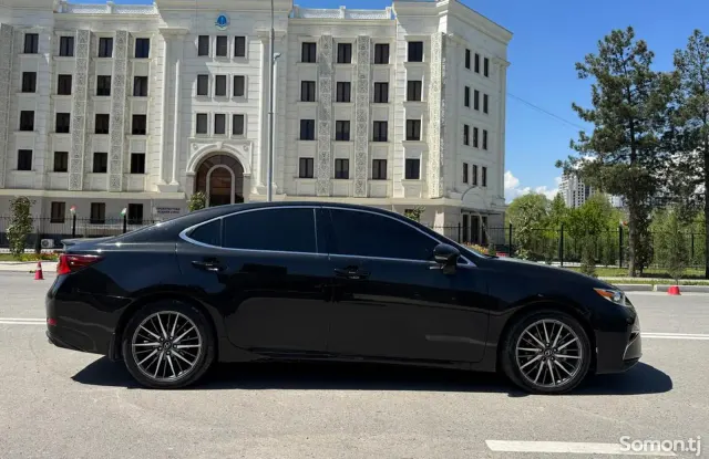 Lexus ES series 2013 · 2.5 AT