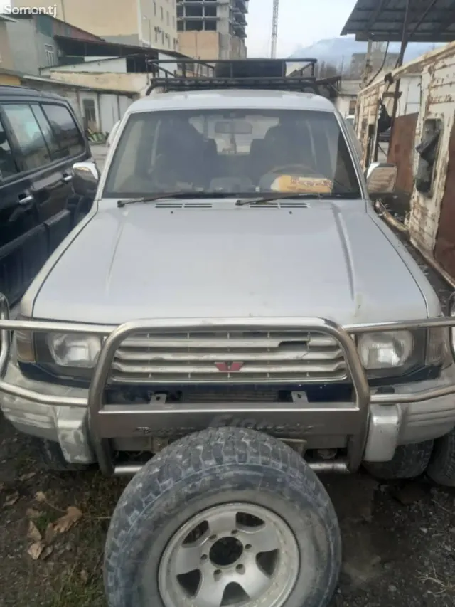 Mitsubishi Pajero 1991 · 2.2 AT