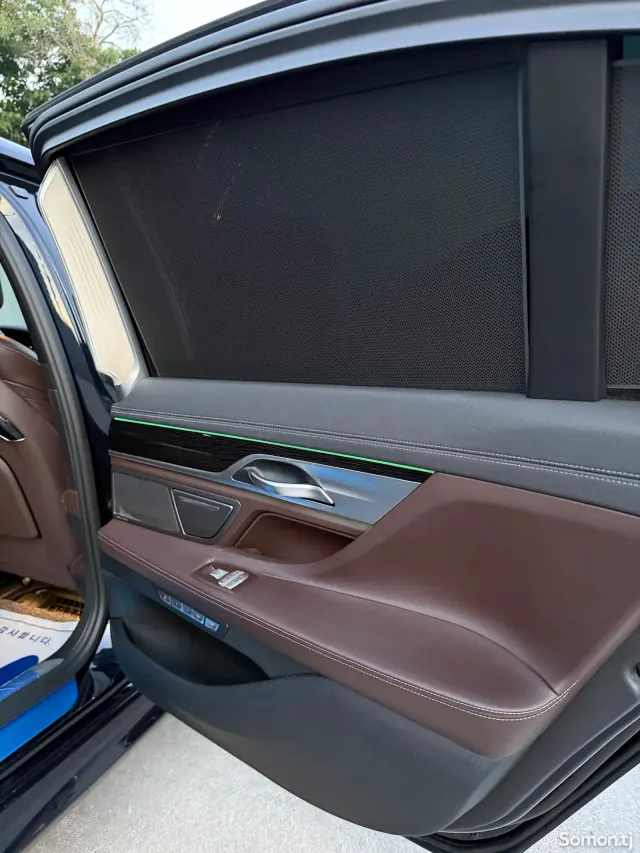 BMW 7 series 2018 · 0.4 AT