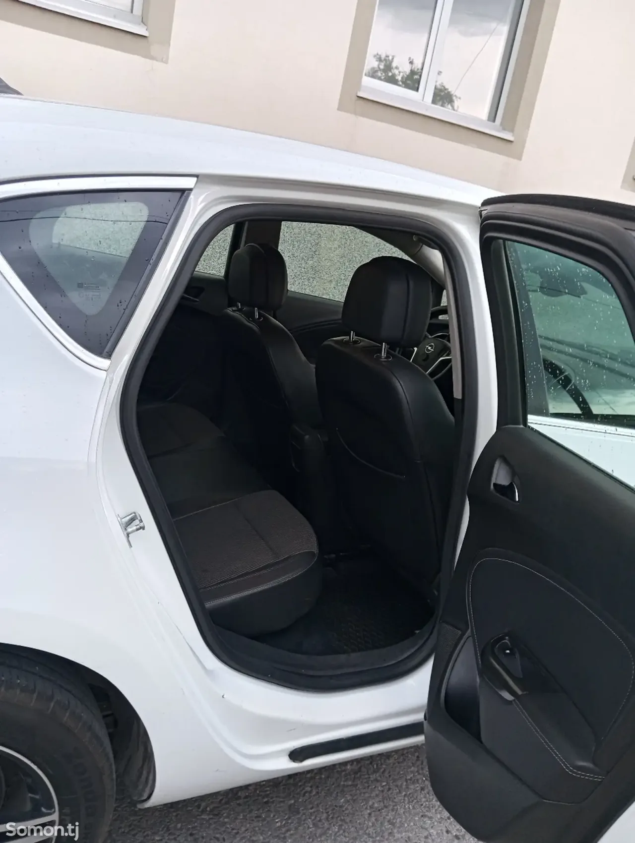 Opel Astra J 2011 · AT