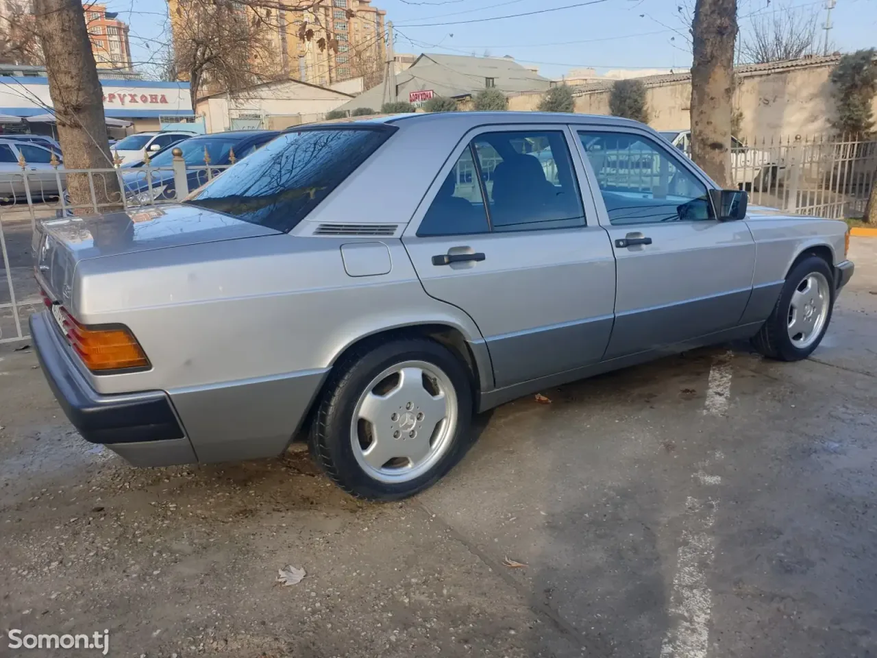 Mercedes-Benz W201 1991 · 2.0 MT