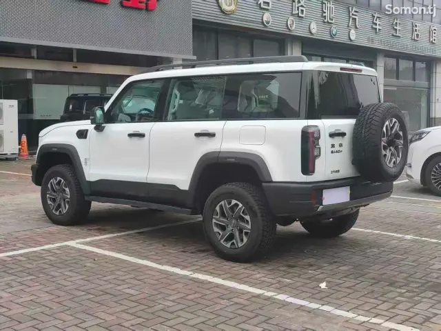 BAIC BJ40 2025 · AT