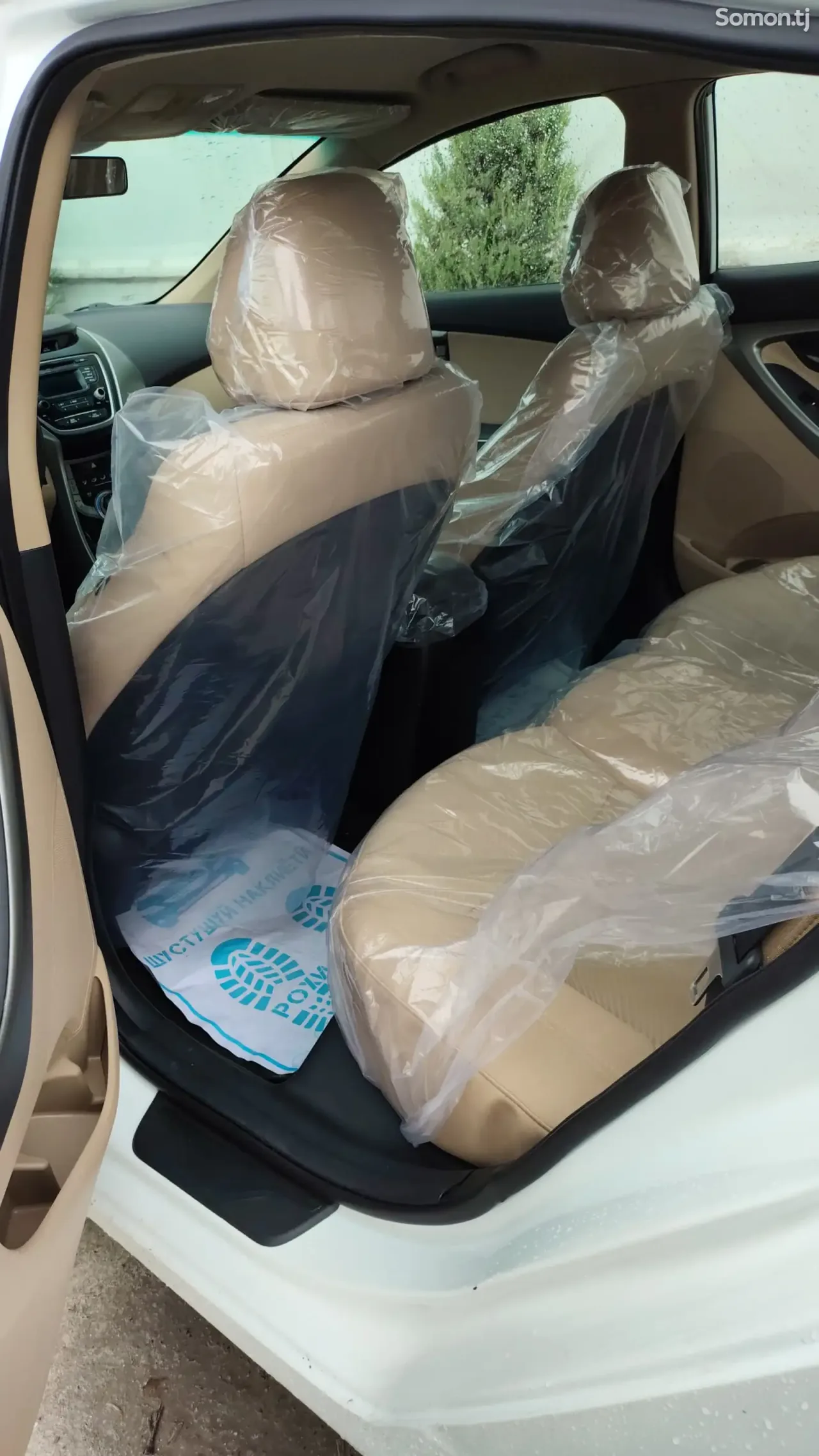 Hyundai Elantra 2013 · 1.8 AT
