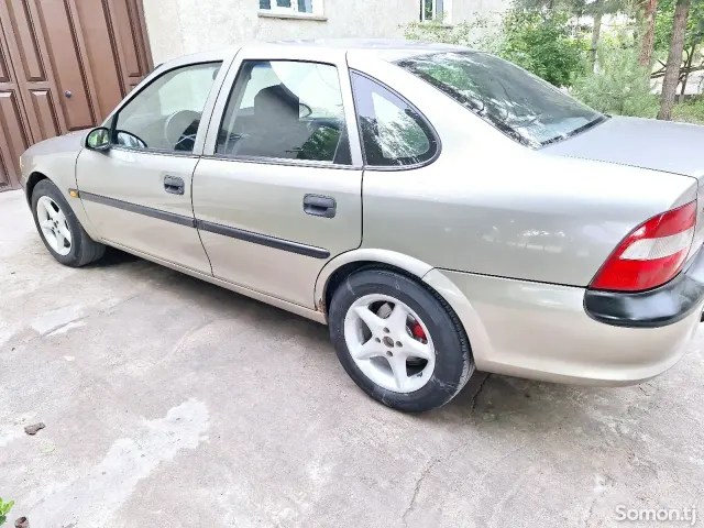 Opel Vectra B 1996 · 1.6 MT