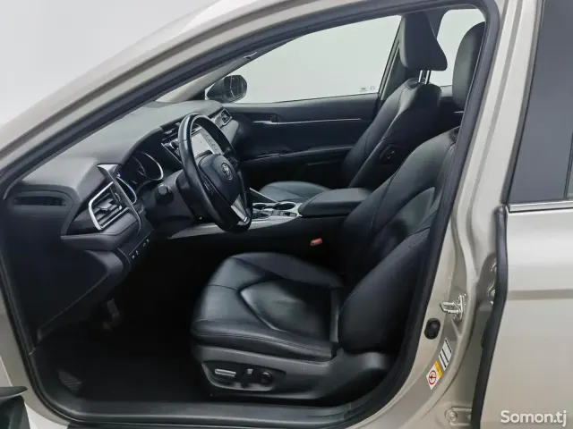 Toyota Camry 2019 · 2.5 AT